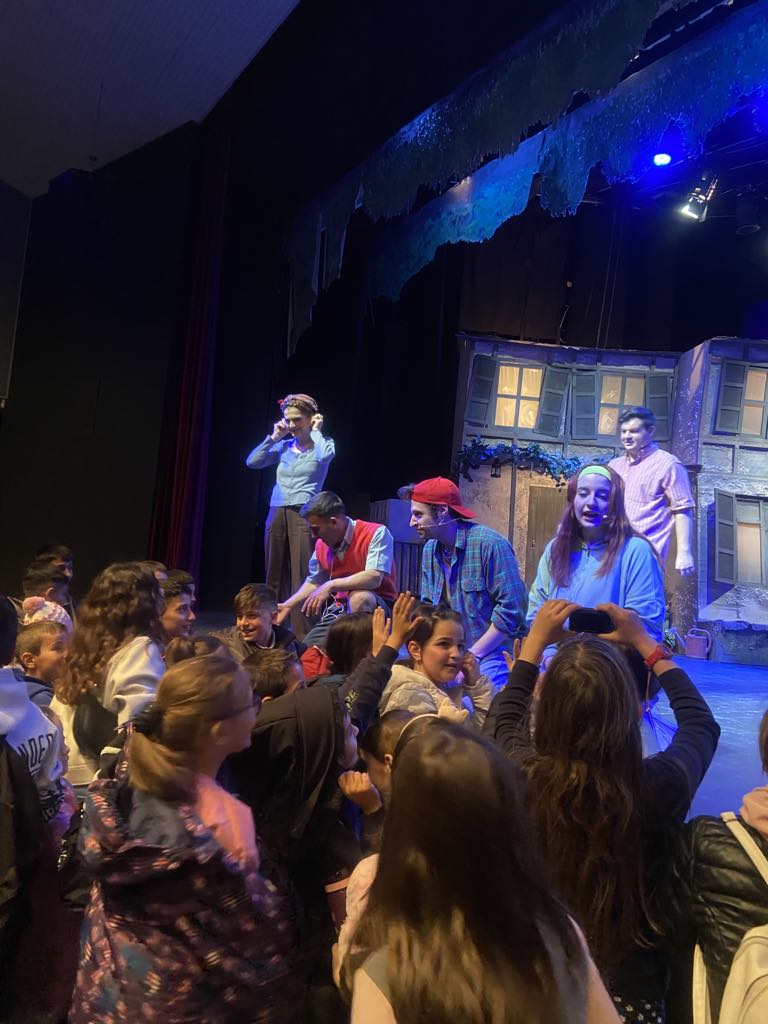 Παρακολούθηση της θεατρικής παράστασης «Το Μαγεμένο Πηγάδι»