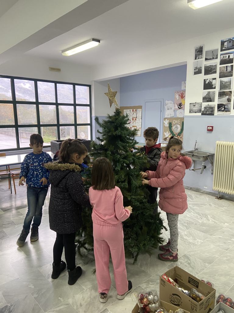 Στολισμός Χριστουγεννιάτικου δένδρου
